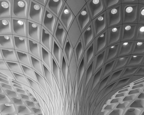 Architecture Evolution: When to Choose Refactoring Over Rebuilding Legacy Systems